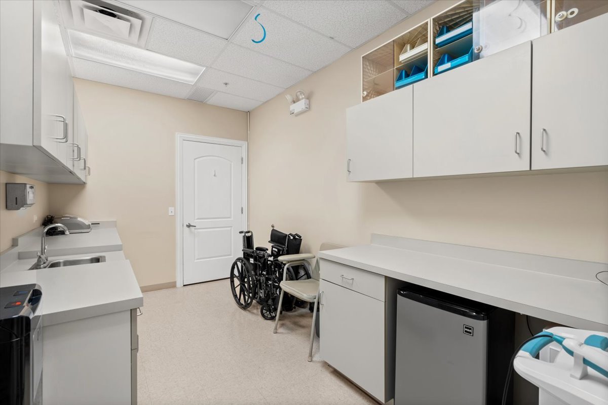 912 Northwest Highway #206, Fox River Grove, IL 60021