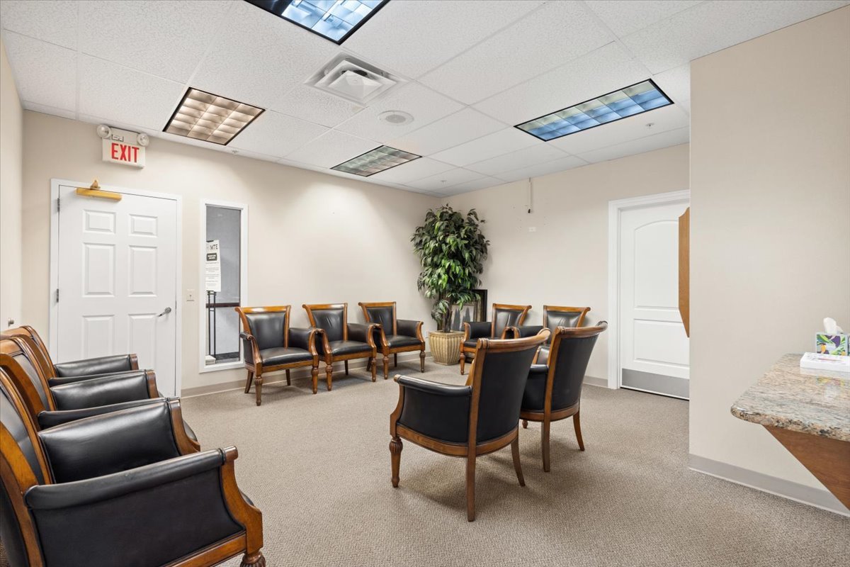 912 Northwest Highway #206, Fox River Grove, IL 60021