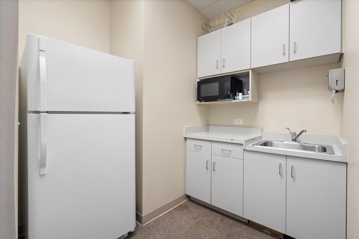 912 Northwest Highway #206, Fox River Grove, IL 60021