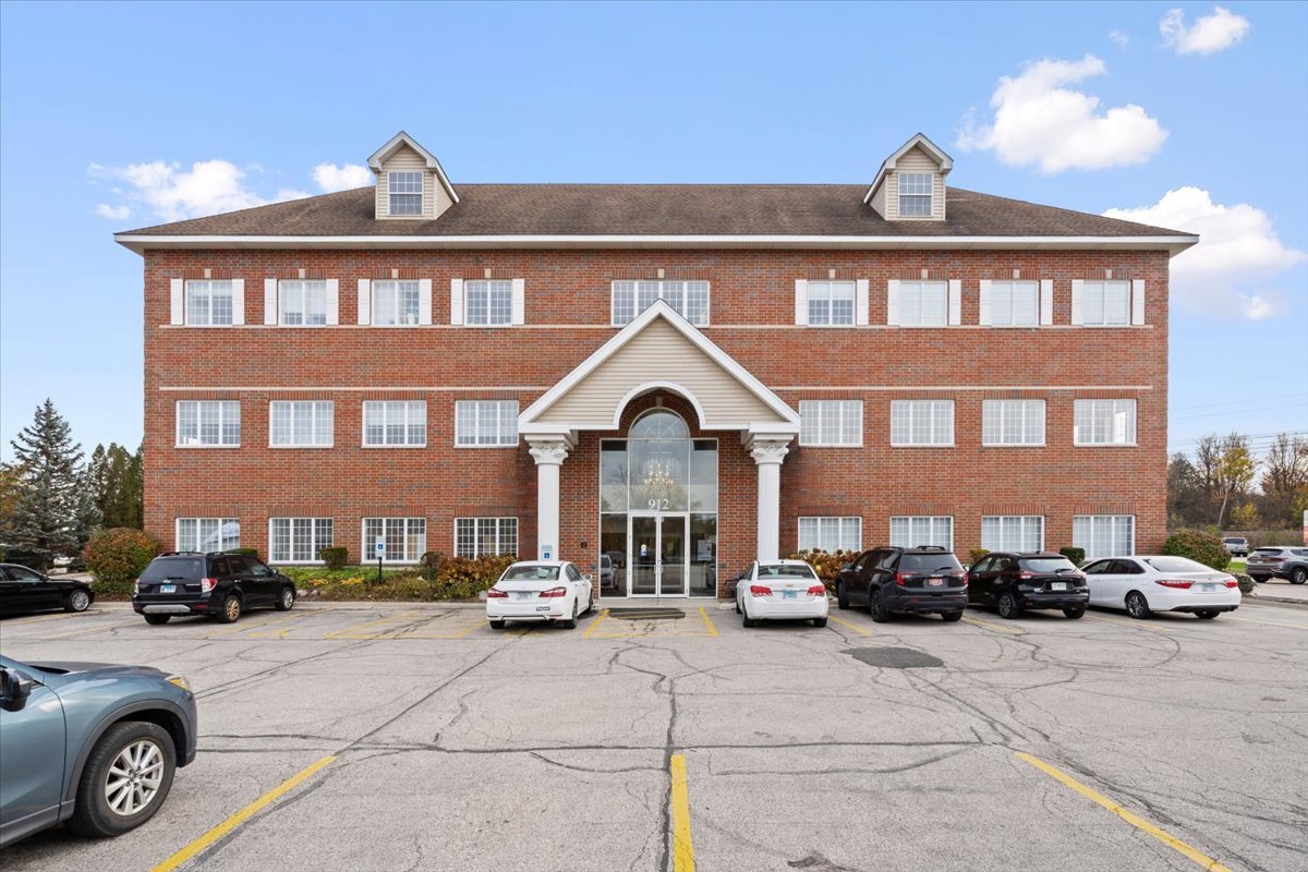 912 Northwest Highway #206, Fox River Grove, IL 60021
