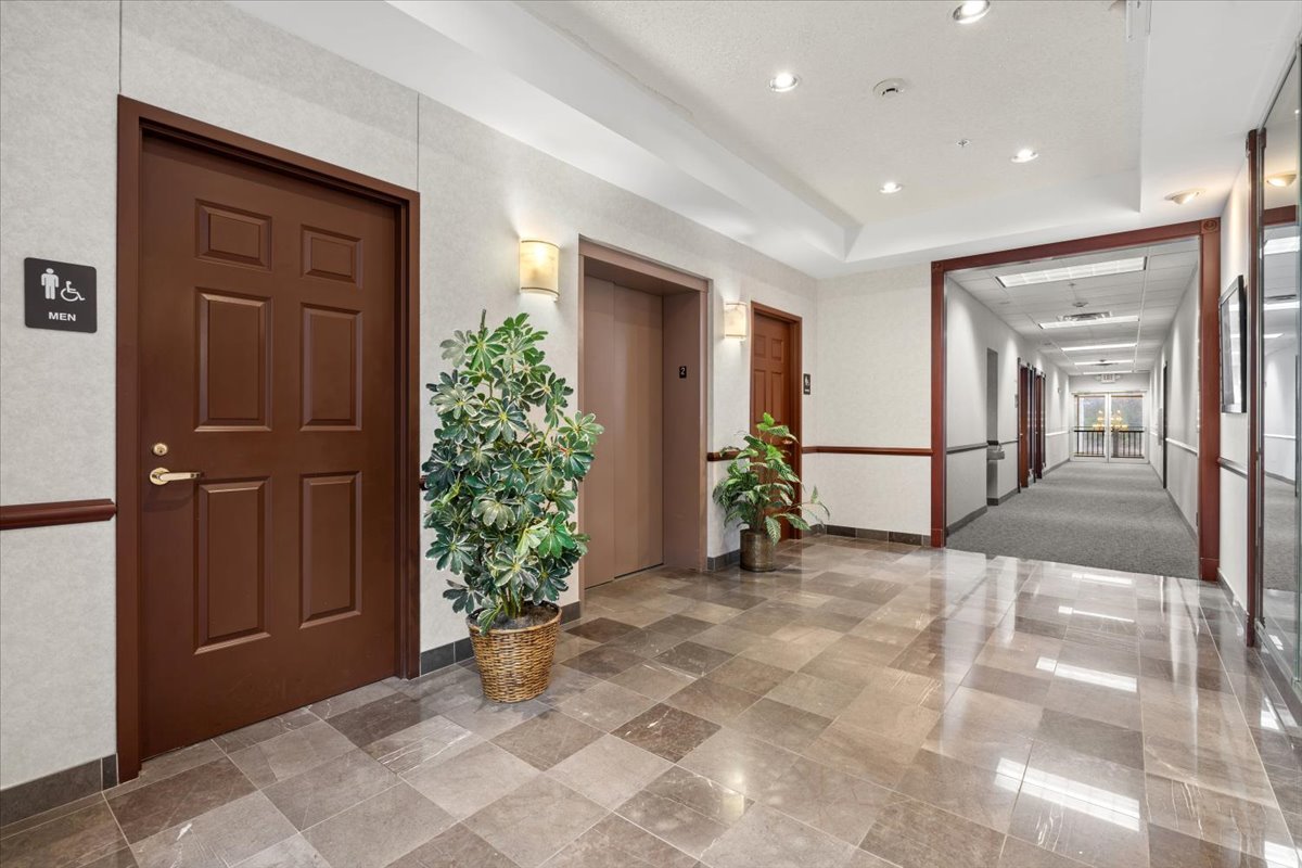 912 Northwest Highway #206, Fox River Grove, IL 60021