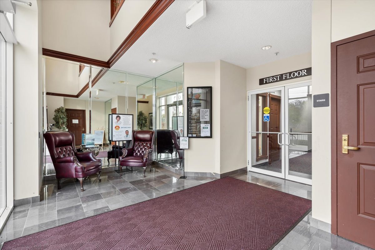 912 Northwest Highway #206, Fox River Grove, IL 60021