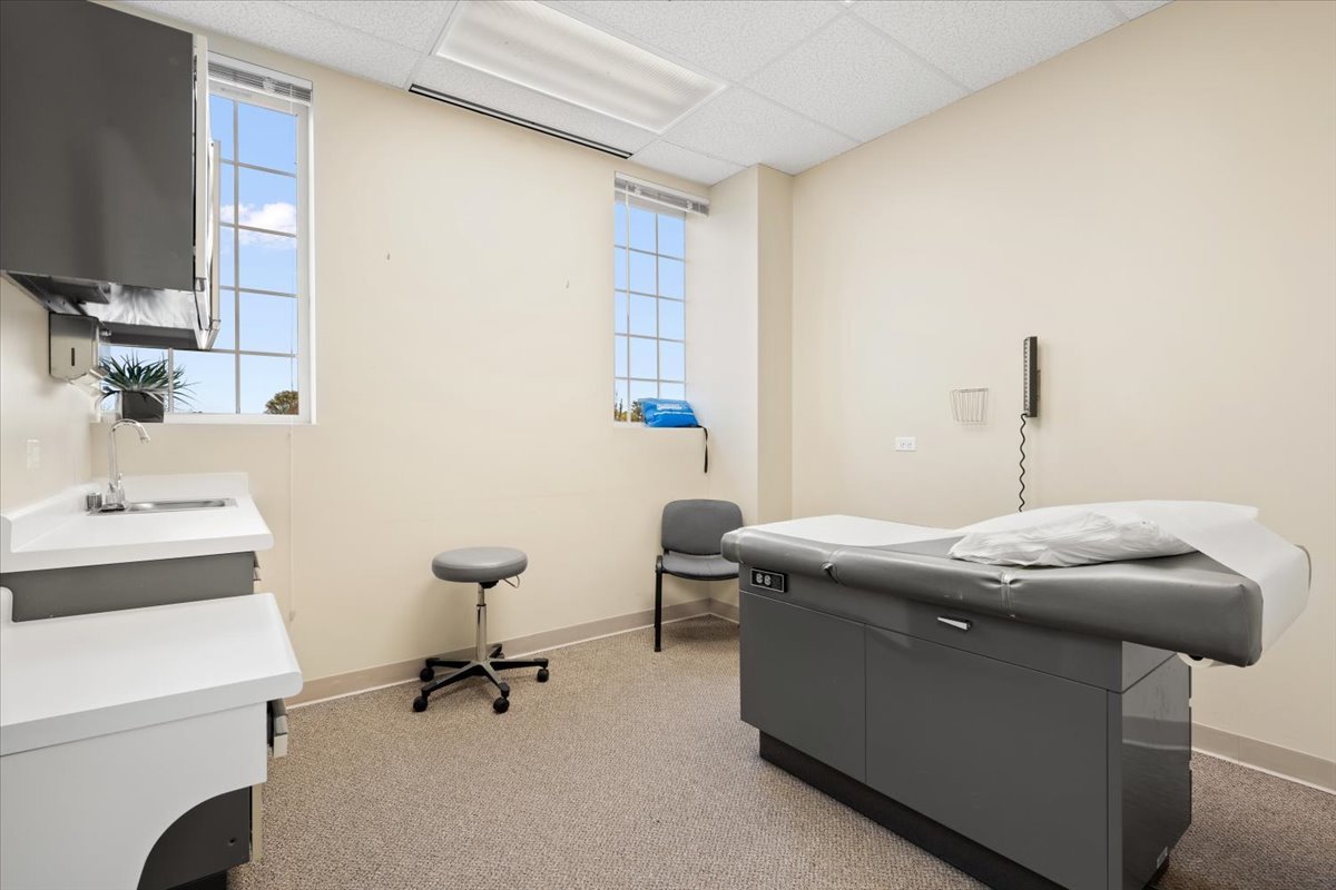 912 Northwest Highway #206, Fox River Grove, IL 60021