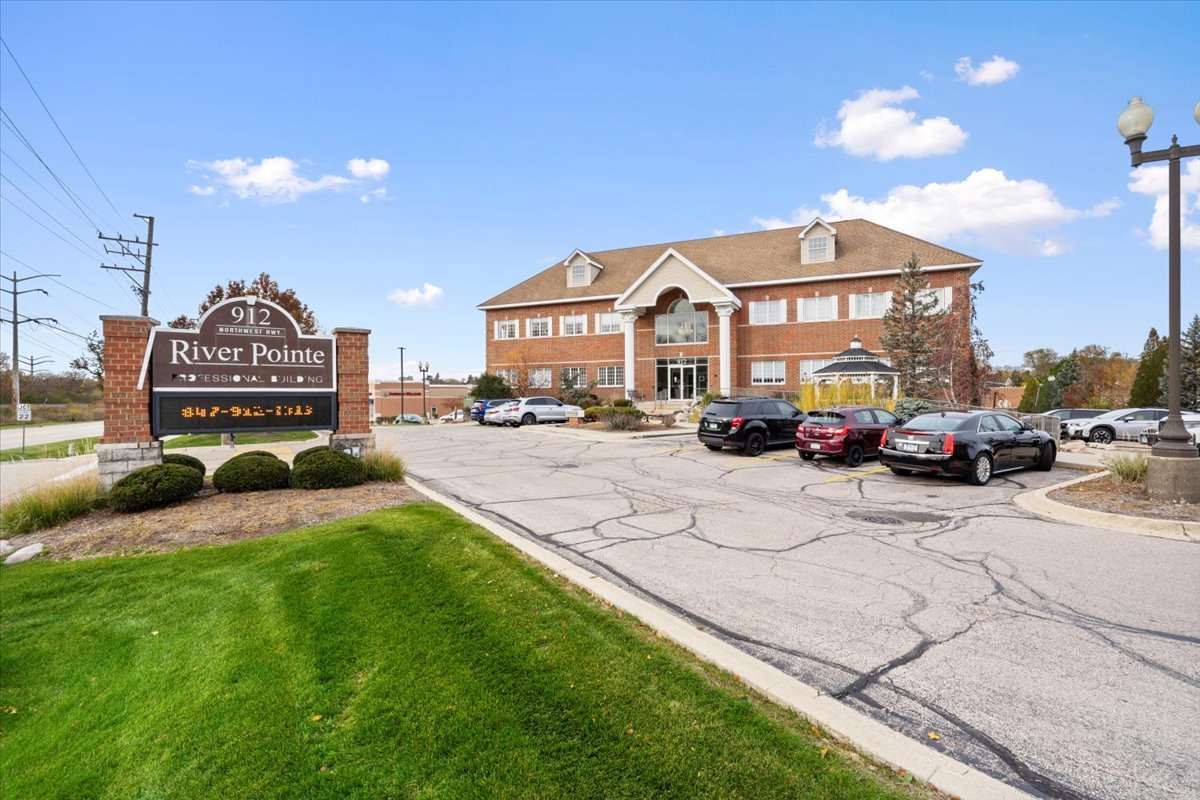 912 Northwest Highway #206, Fox River Grove, IL 60021