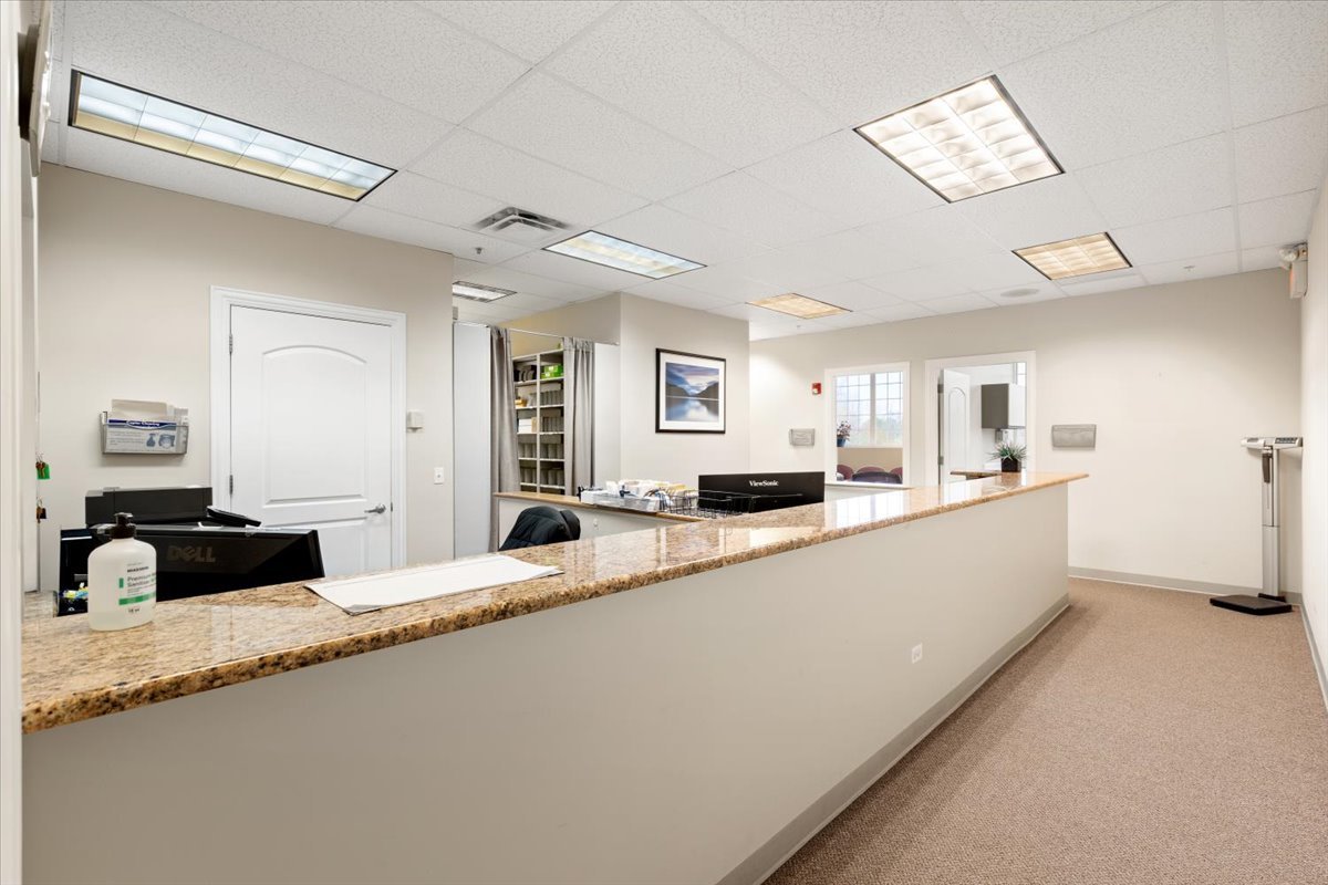 912 Northwest Highway #206, Fox River Grove, IL 60021