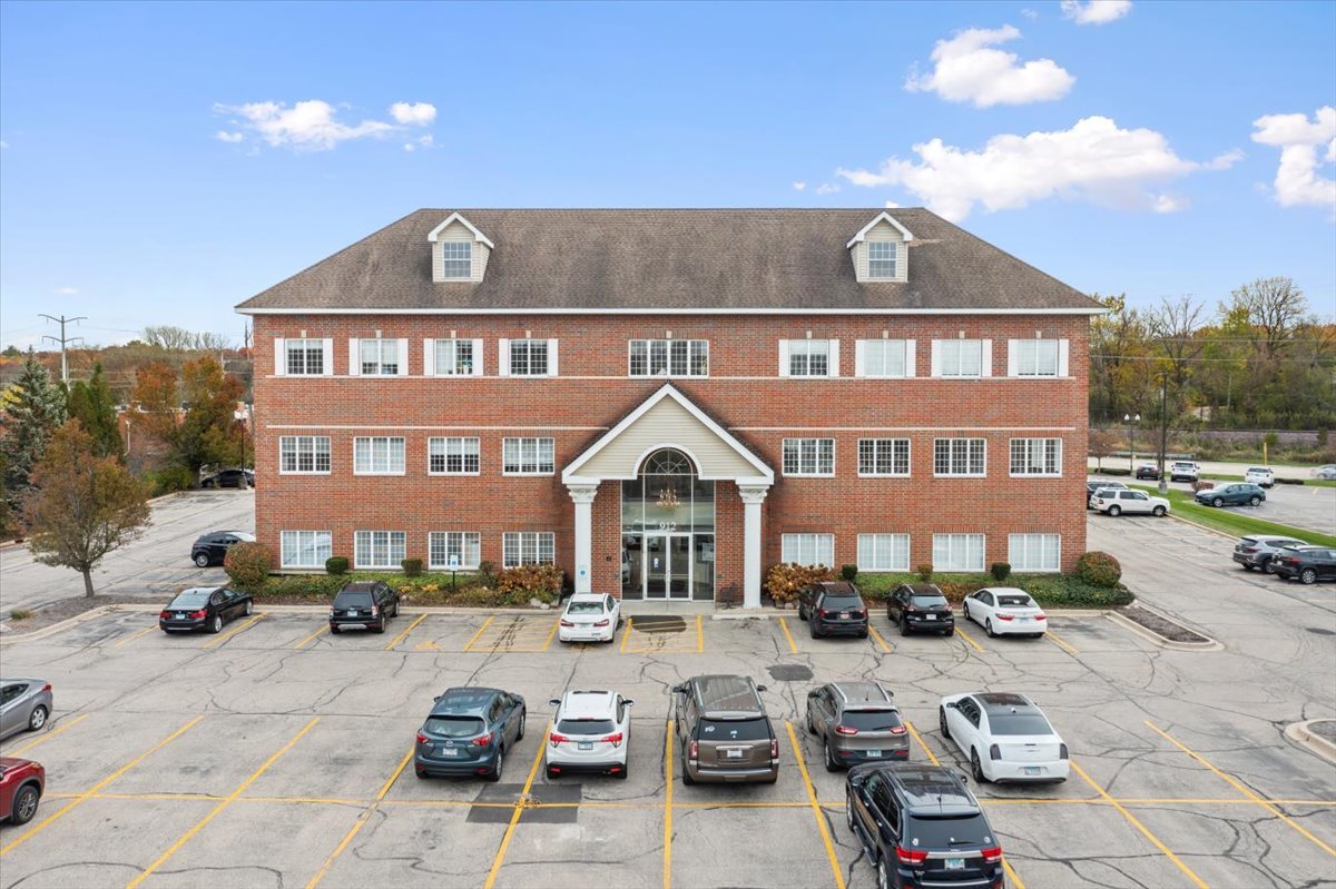 912 Northwest Highway #206, Fox River Grove, IL 60021