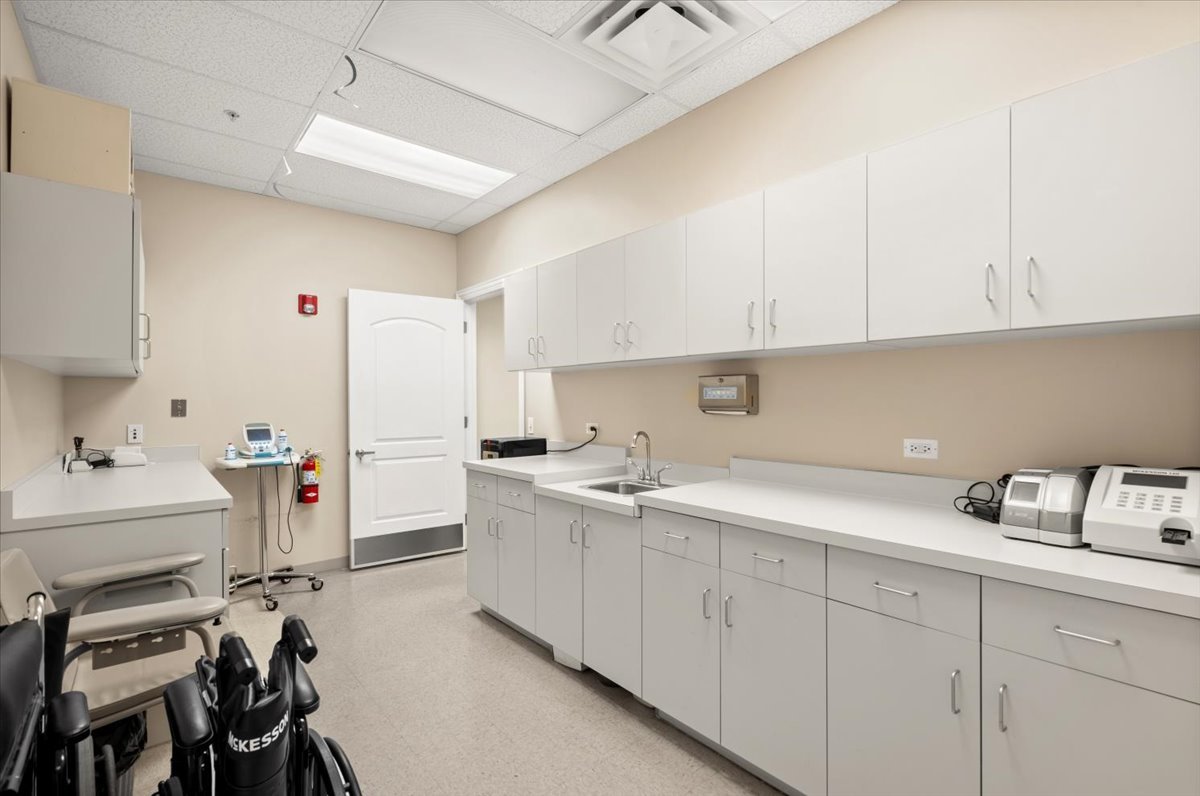 912 Northwest Highway #206, Fox River Grove, IL 60021