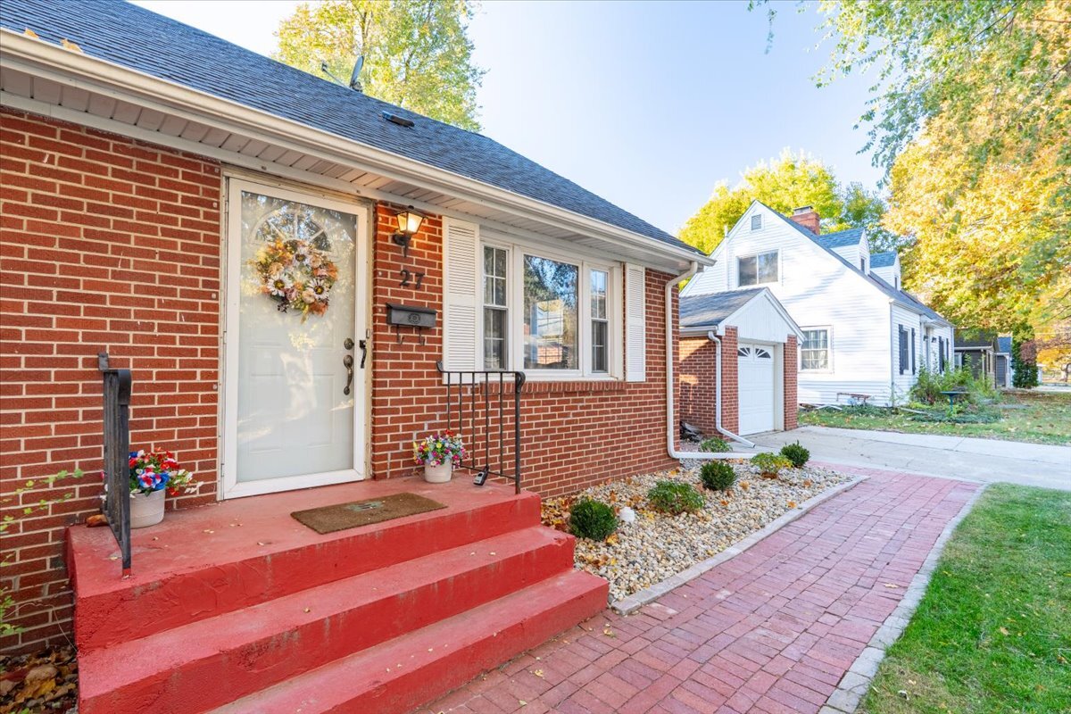 27 University Court, Normal, IL 61761