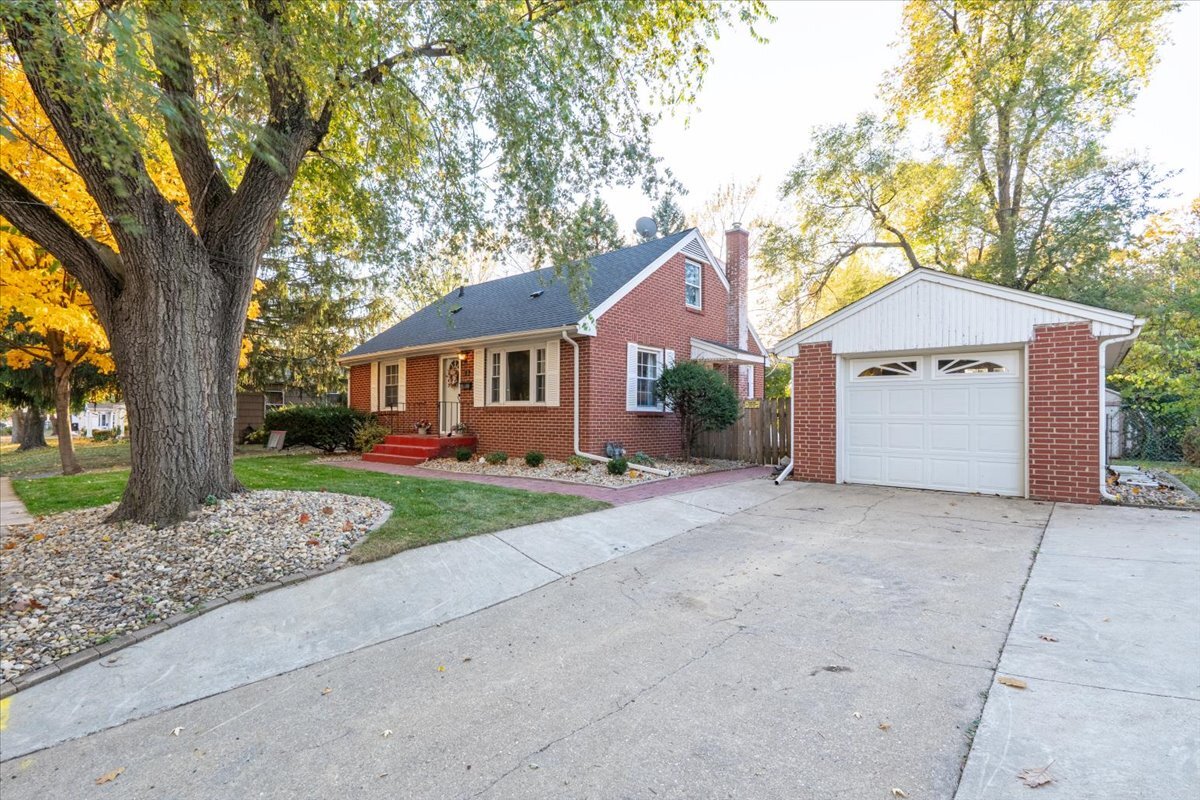 27 University Court, Normal, IL 61761