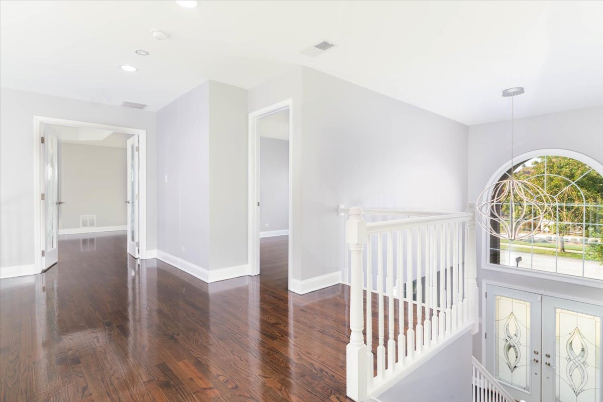 38 E Grandview Drive, South Holland, IL 60473