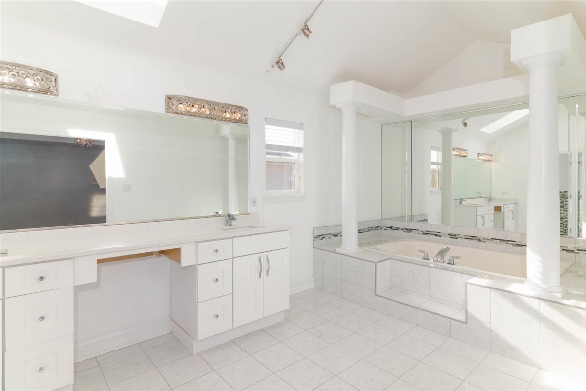 38 E Grandview Drive, South Holland, IL 60473