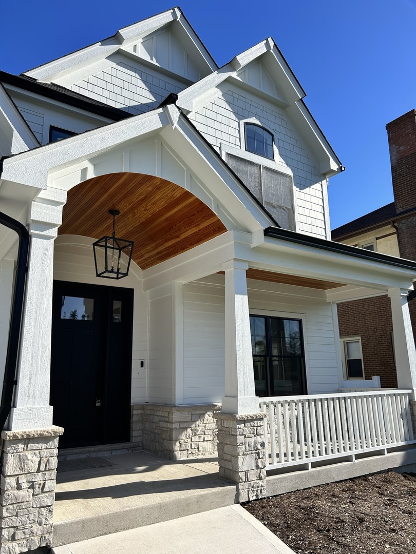 444 E Schiller Street, Elmhurst, IL 60126