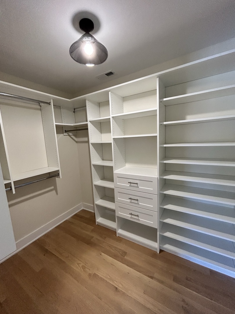 444 E Schiller Street, Elmhurst, IL 60126