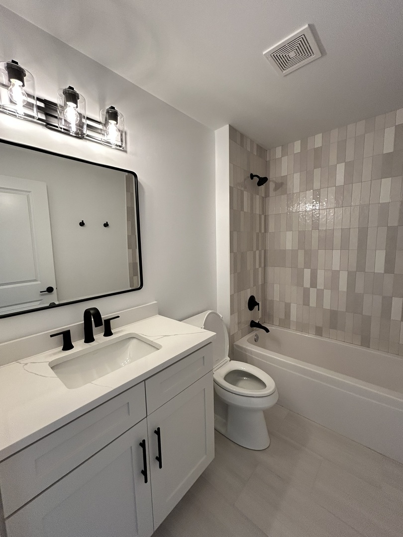 444 E Schiller Street, Elmhurst, IL 60126