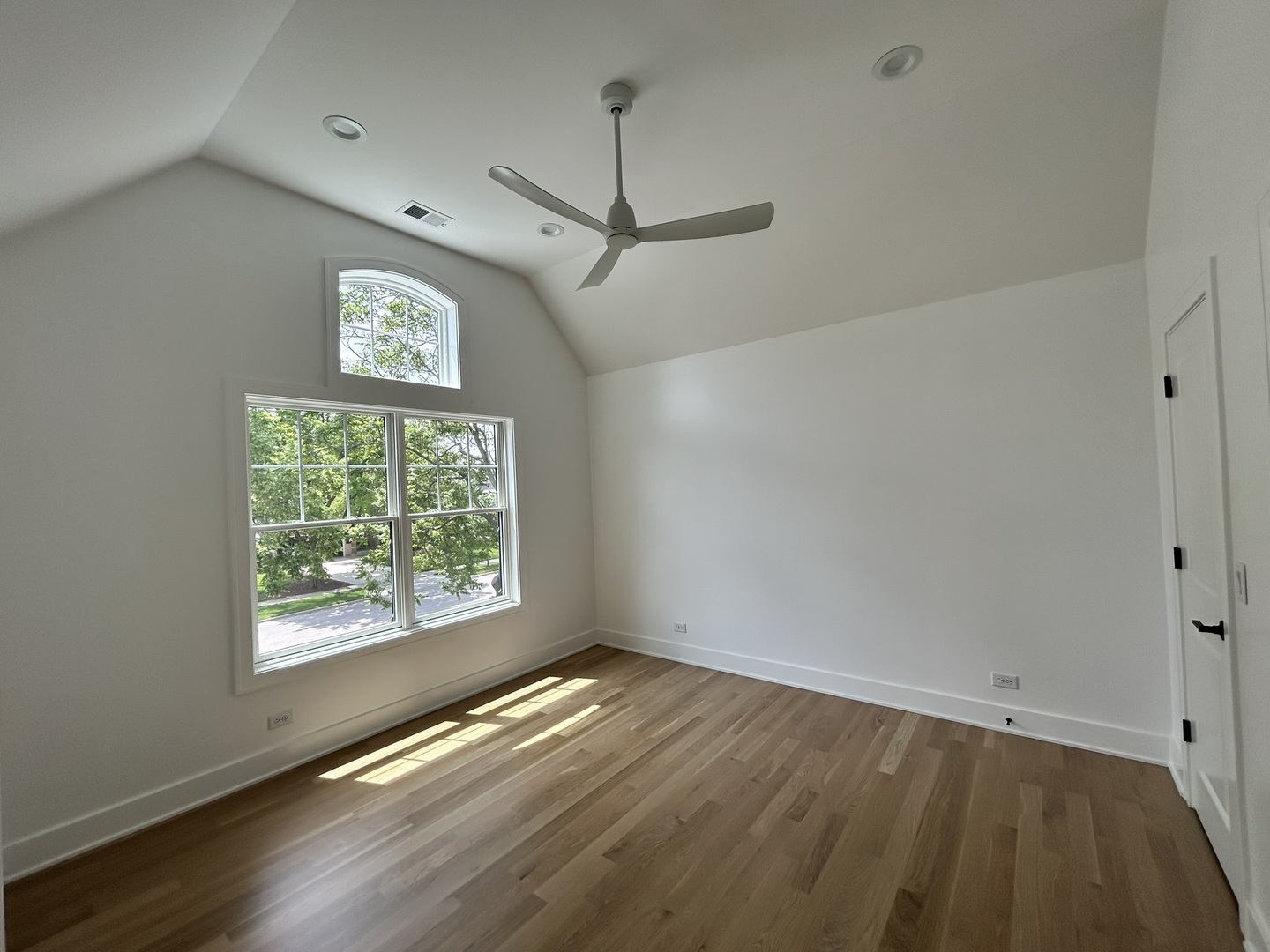 444 E Schiller Street, Elmhurst, IL 60126