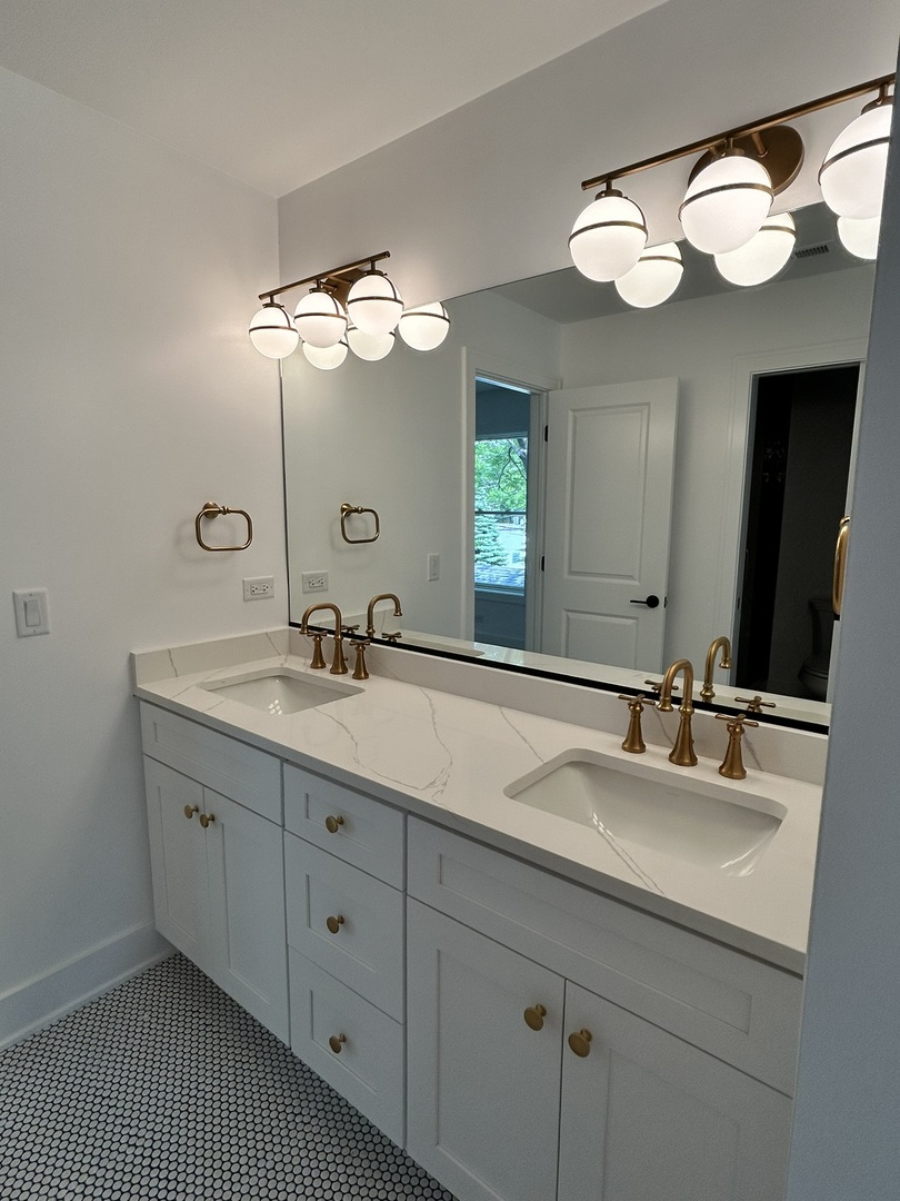 444 E Schiller Street, Elmhurst, IL 60126