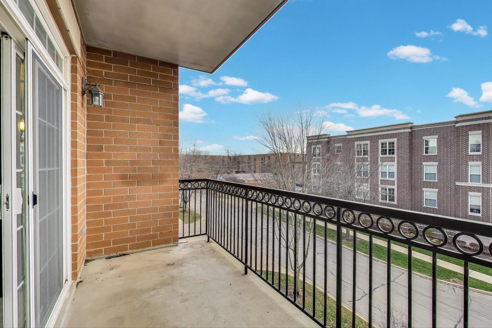 190 W Johnson Street #303, Palatine, IL 60067