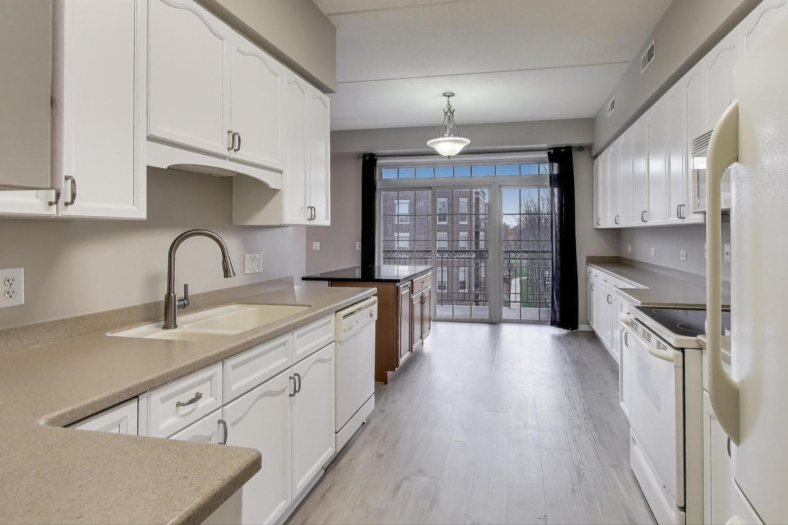 190 W Johnson Street #303, Palatine, IL 60067