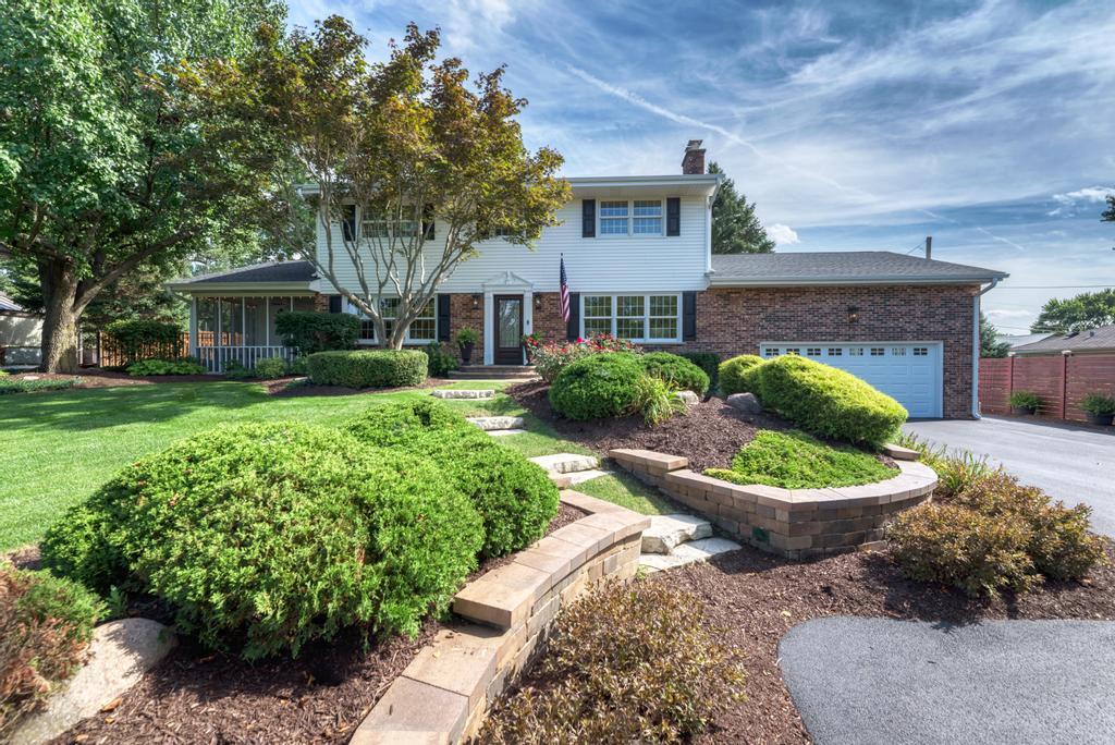 22W425 Broker Road, Medinah, IL 60157