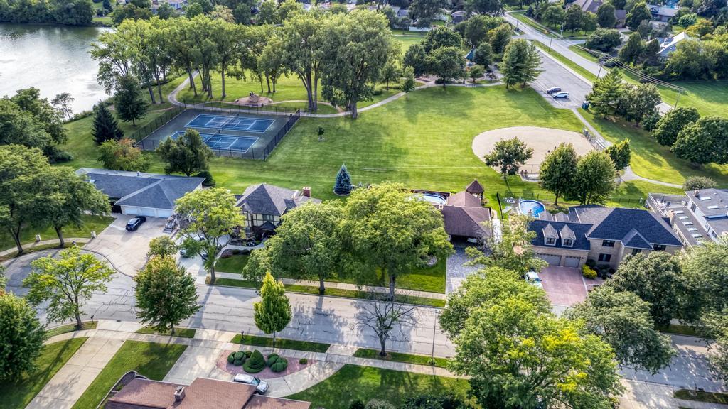 22W425 Broker Road, Medinah, IL 60157