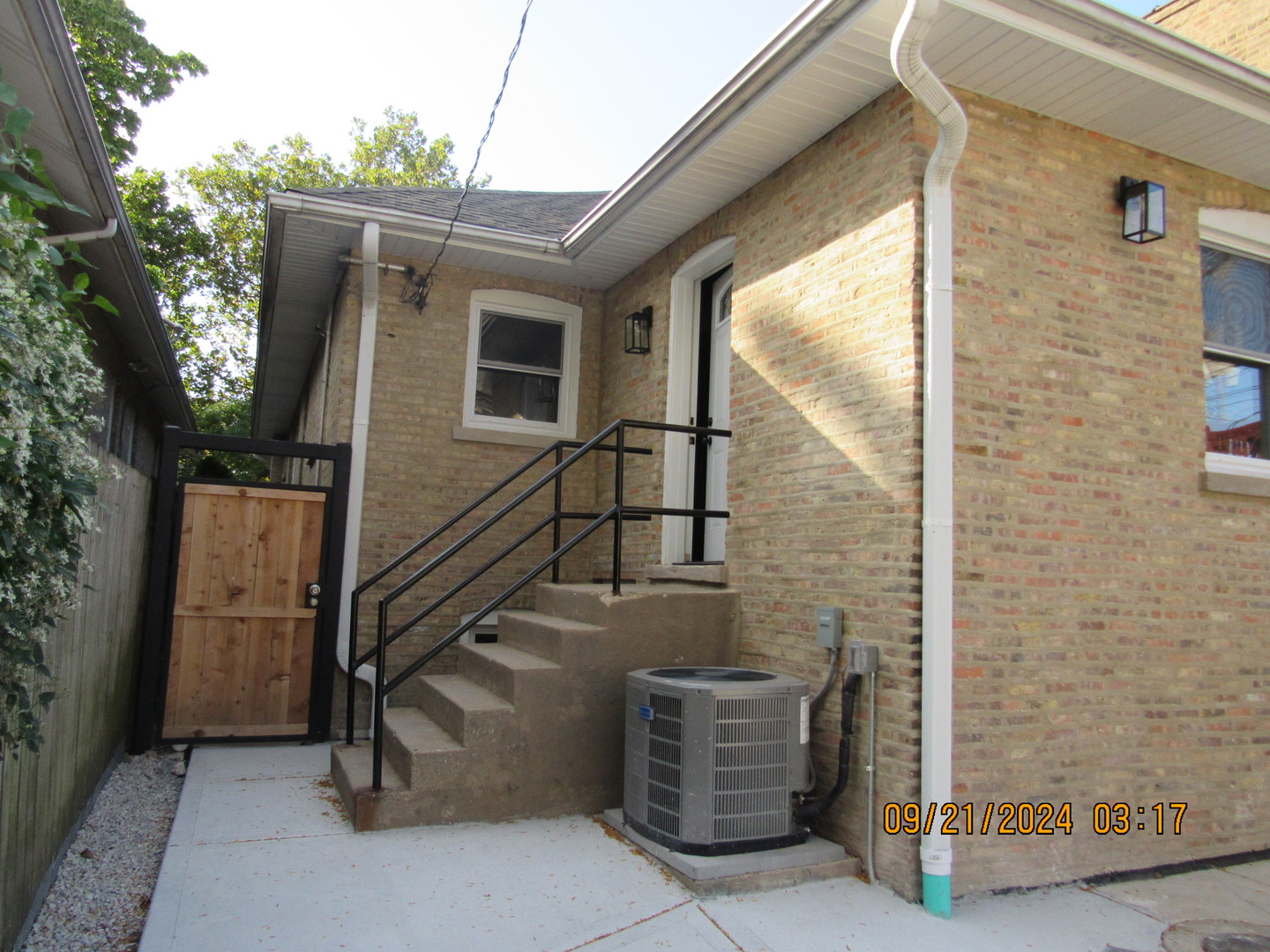5423 N Sawyer Avenue, Chicago, IL 60625
