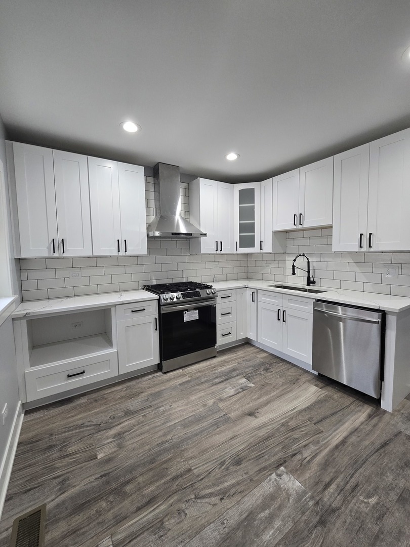 5423 N Sawyer Avenue, Chicago, IL 60625