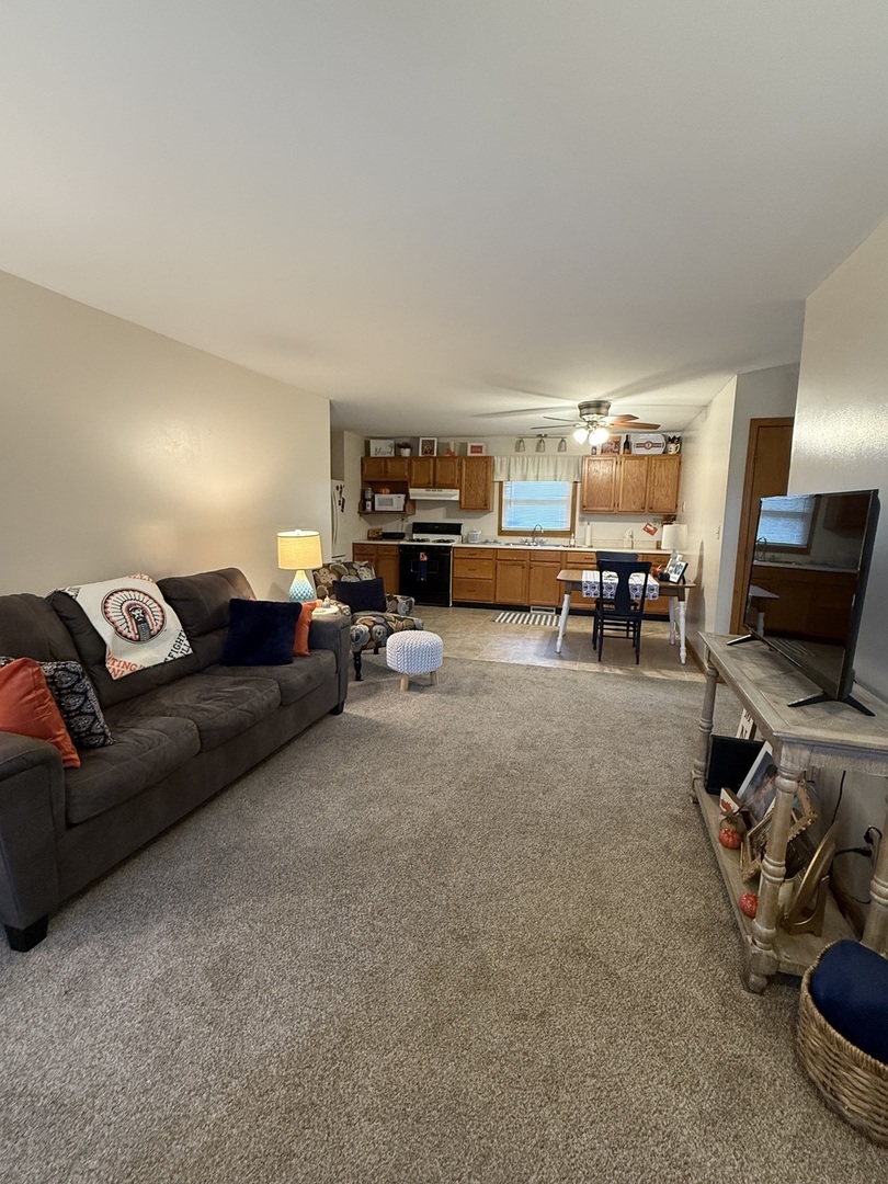 112-114 wright Drive, Utica, IL 61373