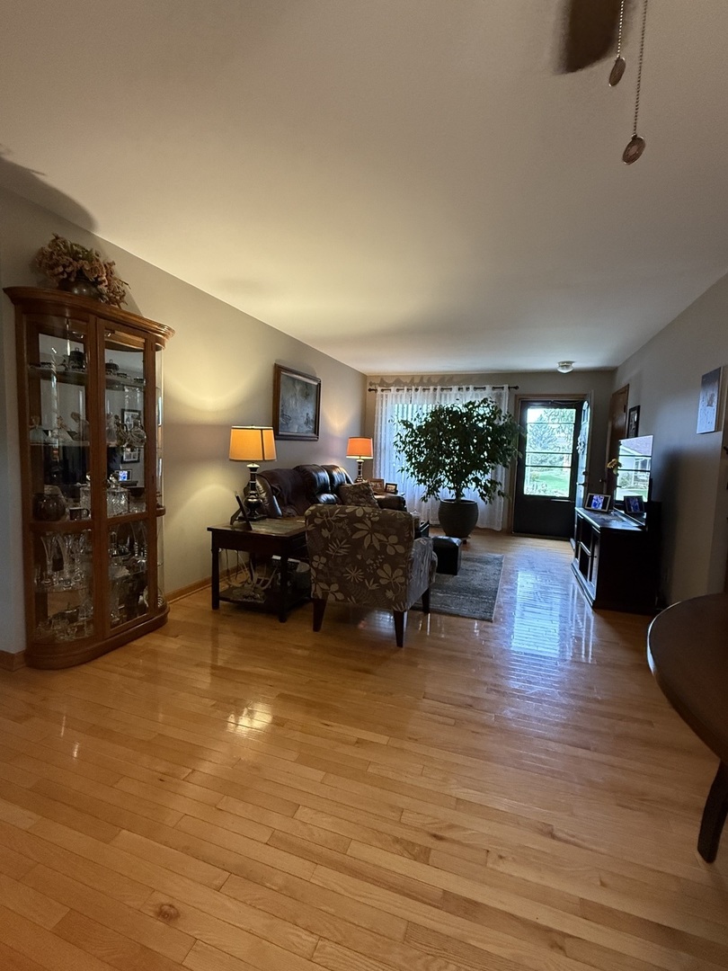 112-114 wright Drive, Utica, IL 61373