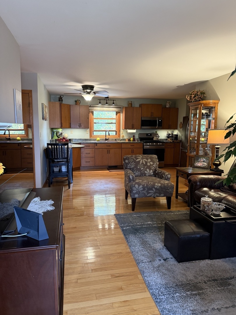 112-114 wright Drive, Utica, IL 61373