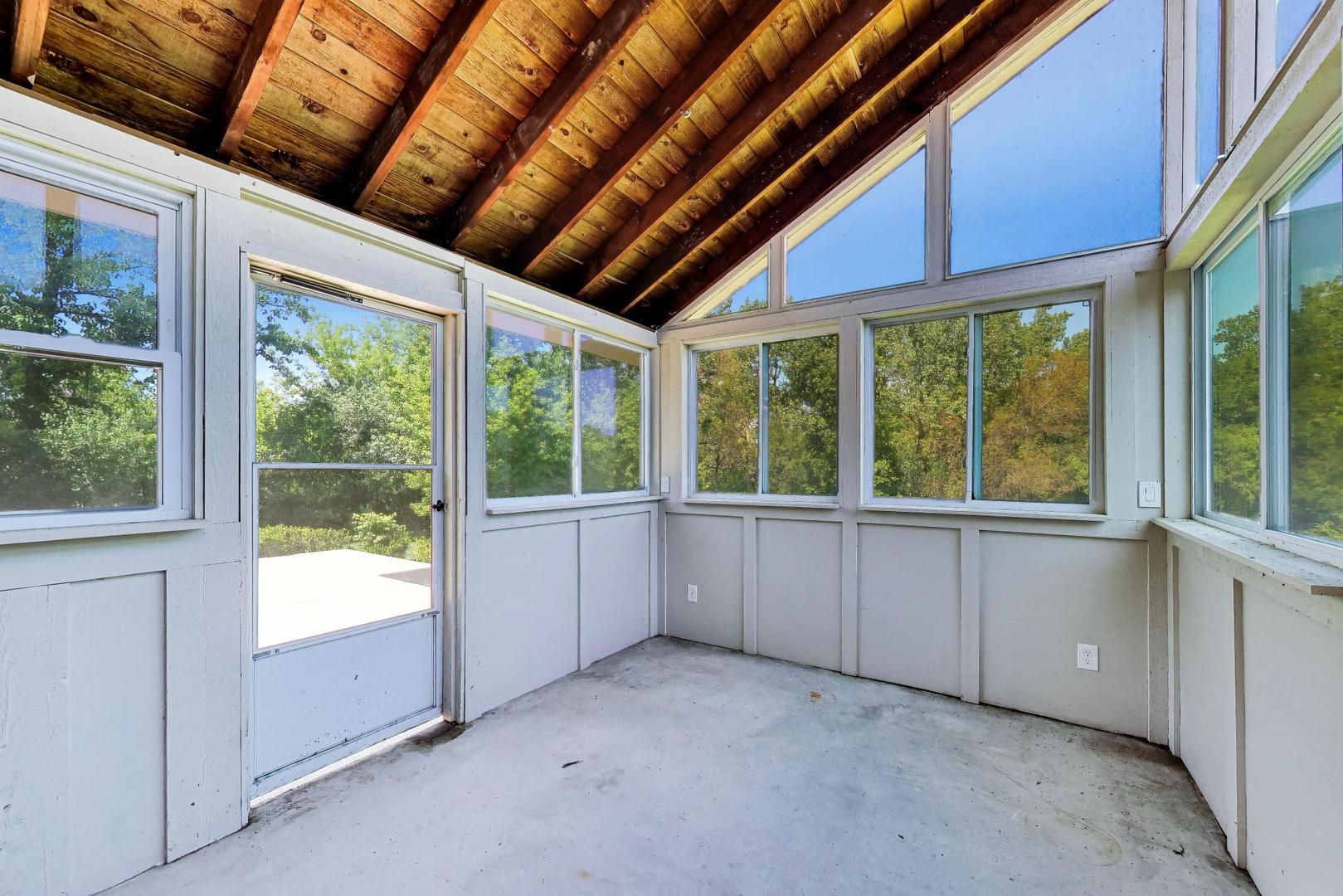 26955 N COUNTRYSIDE LAKE Drive, Mundelein, IL 60060