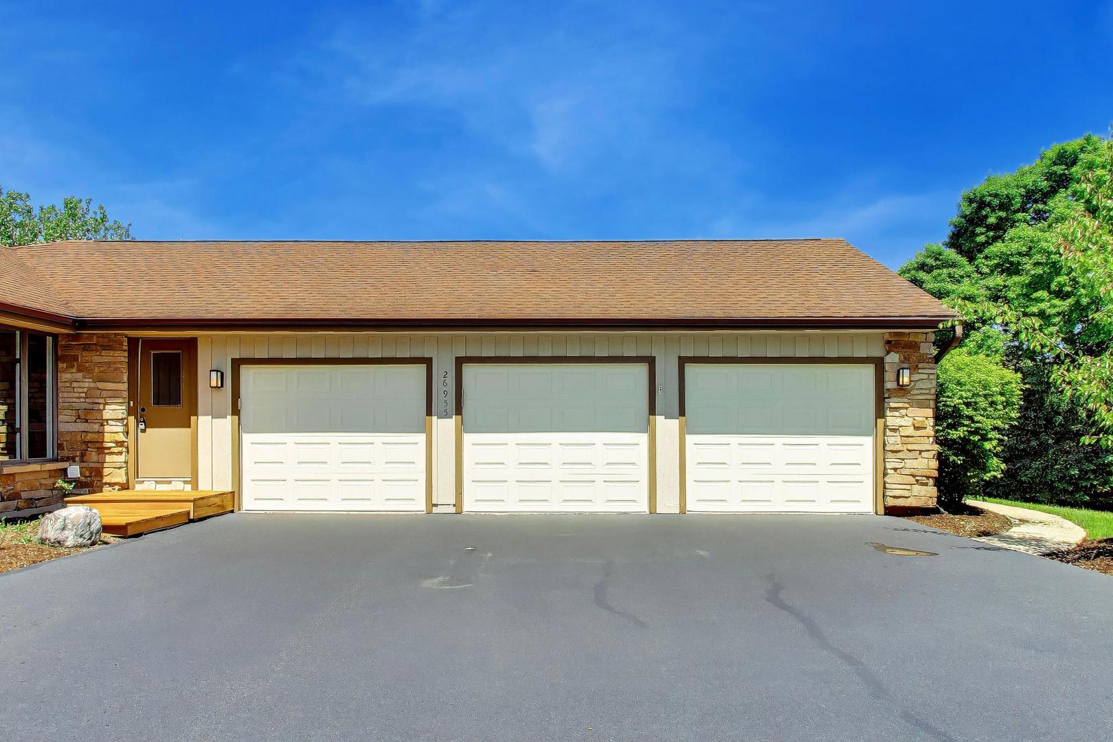 26955 N COUNTRYSIDE LAKE Drive, Mundelein, IL 60060
