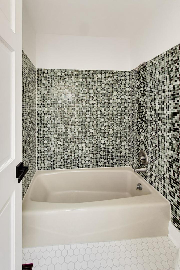 26955 N COUNTRYSIDE LAKE Drive, Mundelein, IL 60060
