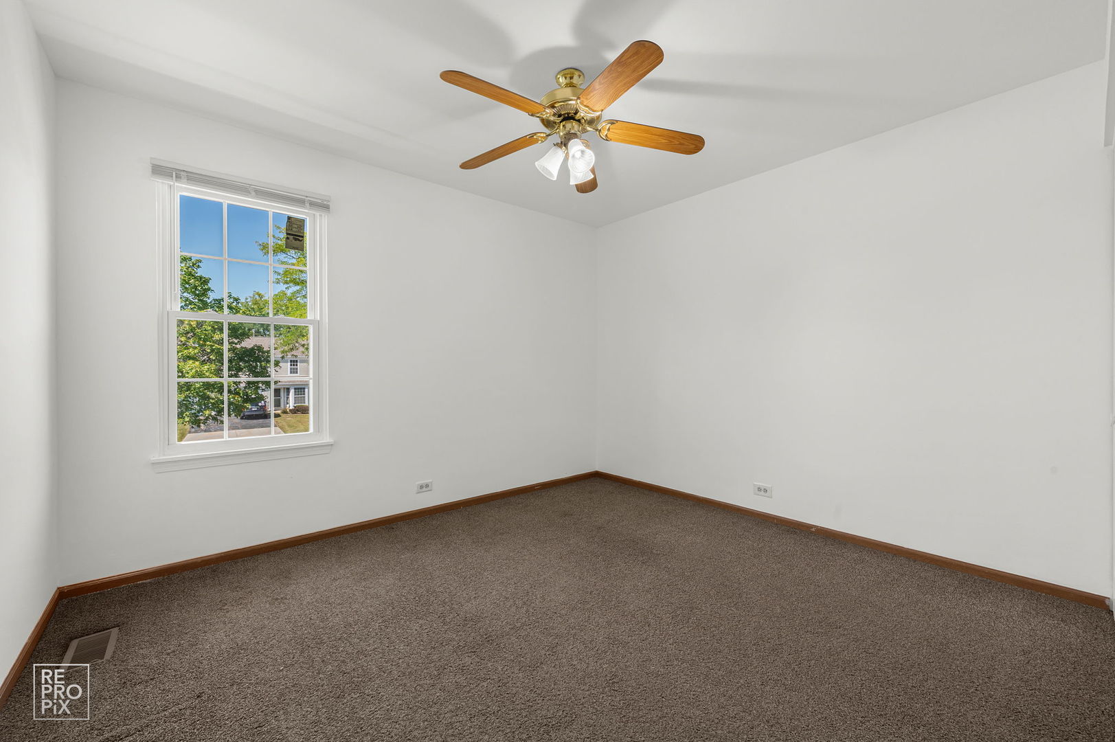 1705 College Green Drive #1705, Elgin, IL 60123