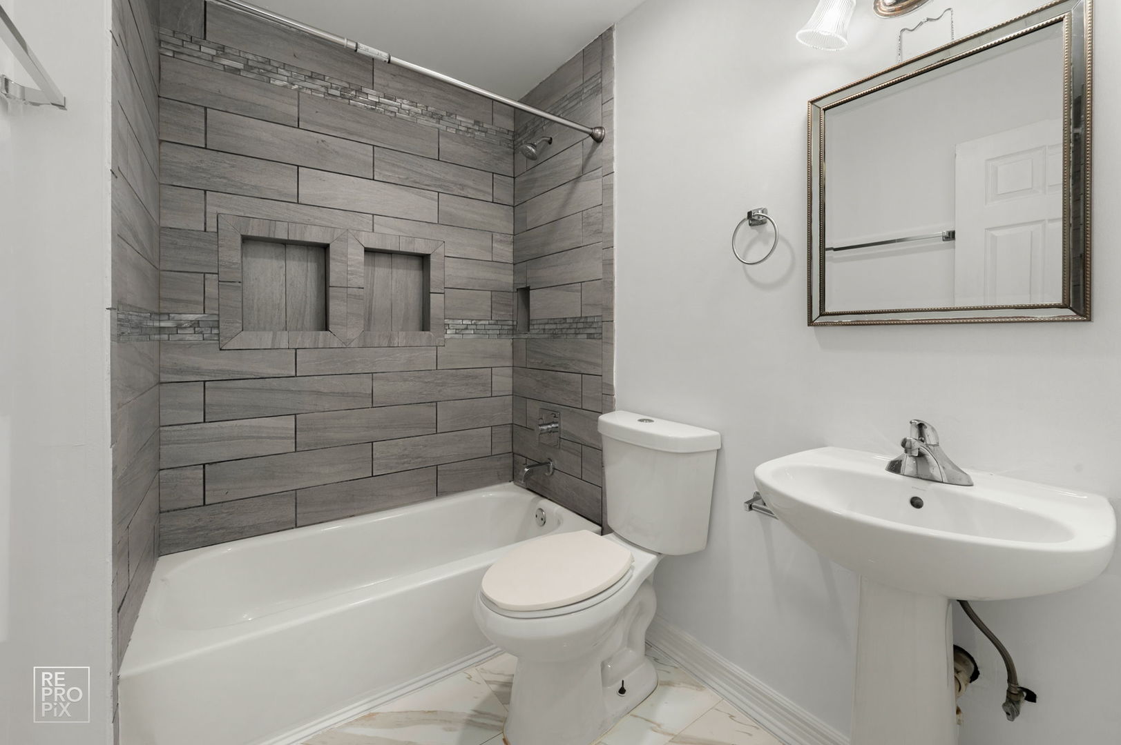 1705 College Green Drive #1705, Elgin, IL 60123