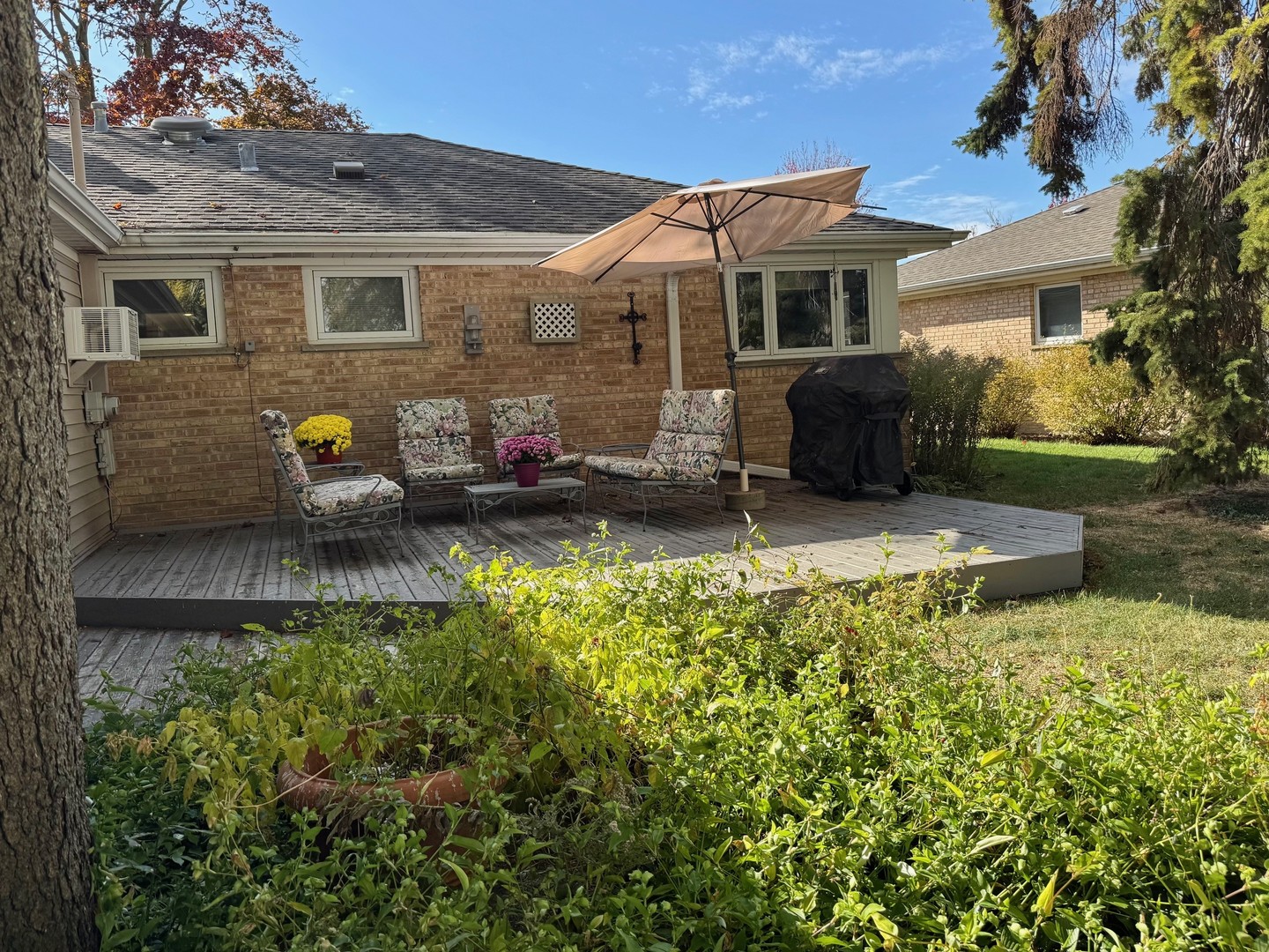 911 E Villa Drive, Des Plaines, IL 60016