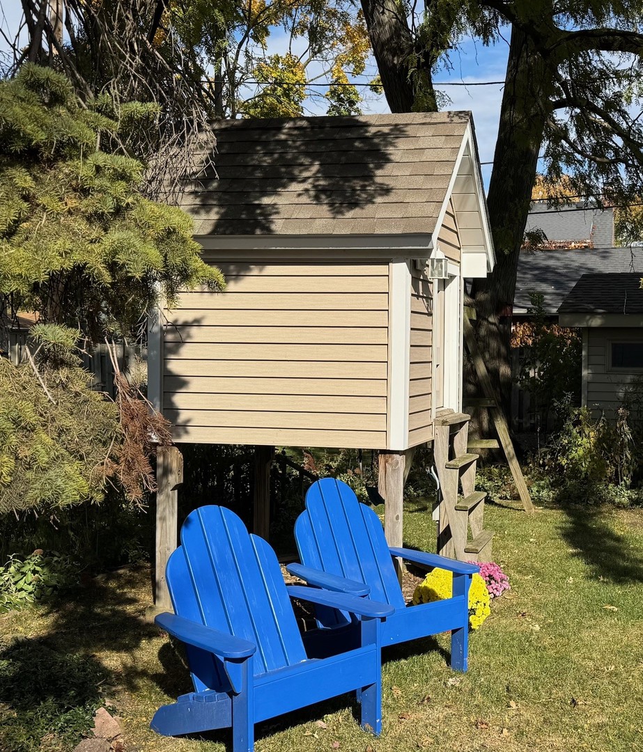 911 E Villa Drive, Des Plaines, IL 60016