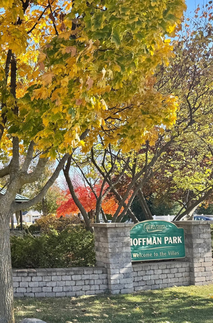 911 E Villa Drive, Des Plaines, IL 60016