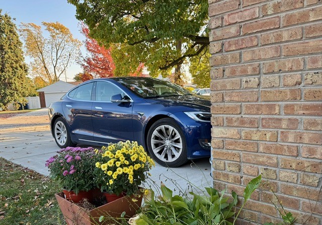 911 E Villa Drive, Des Plaines, IL 60016