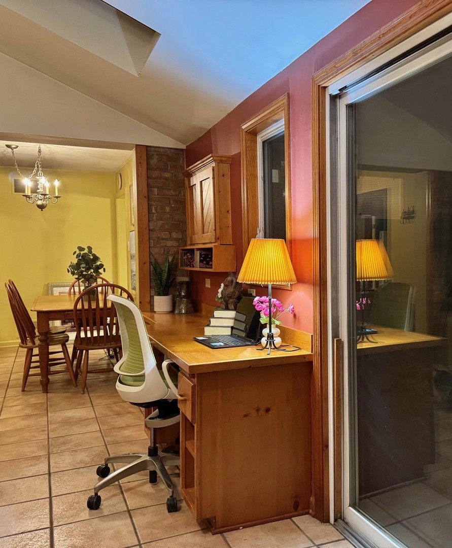 911 E Villa Drive, Des Plaines, IL 60016