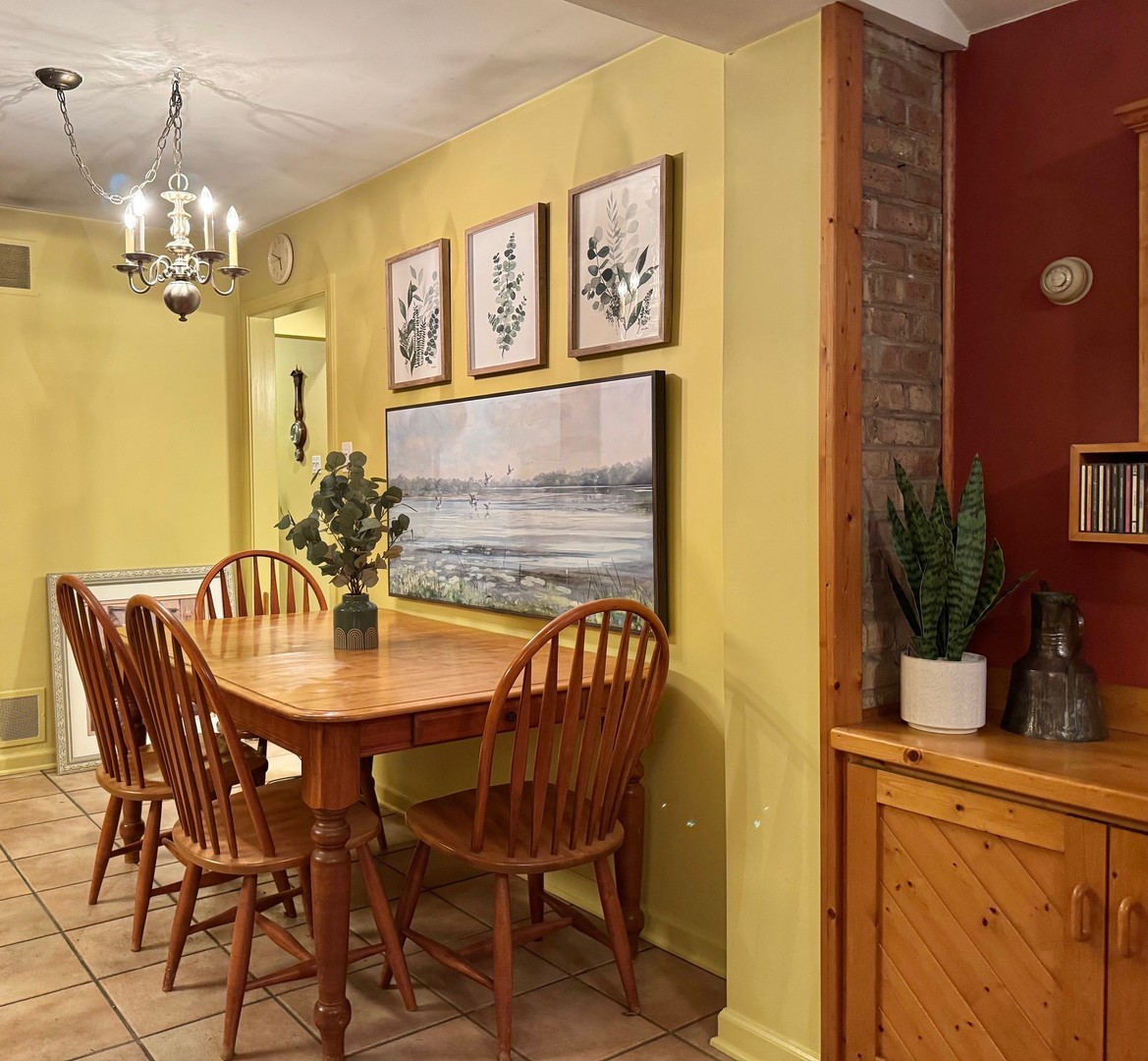 911 E Villa Drive, Des Plaines, IL 60016