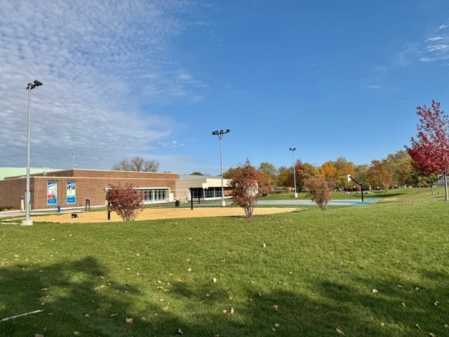 911 E Villa Drive, Des Plaines, IL 60016