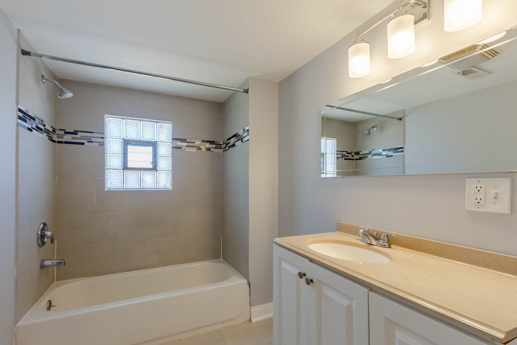 7933 S Constance Avenue, Chicago, IL 60617