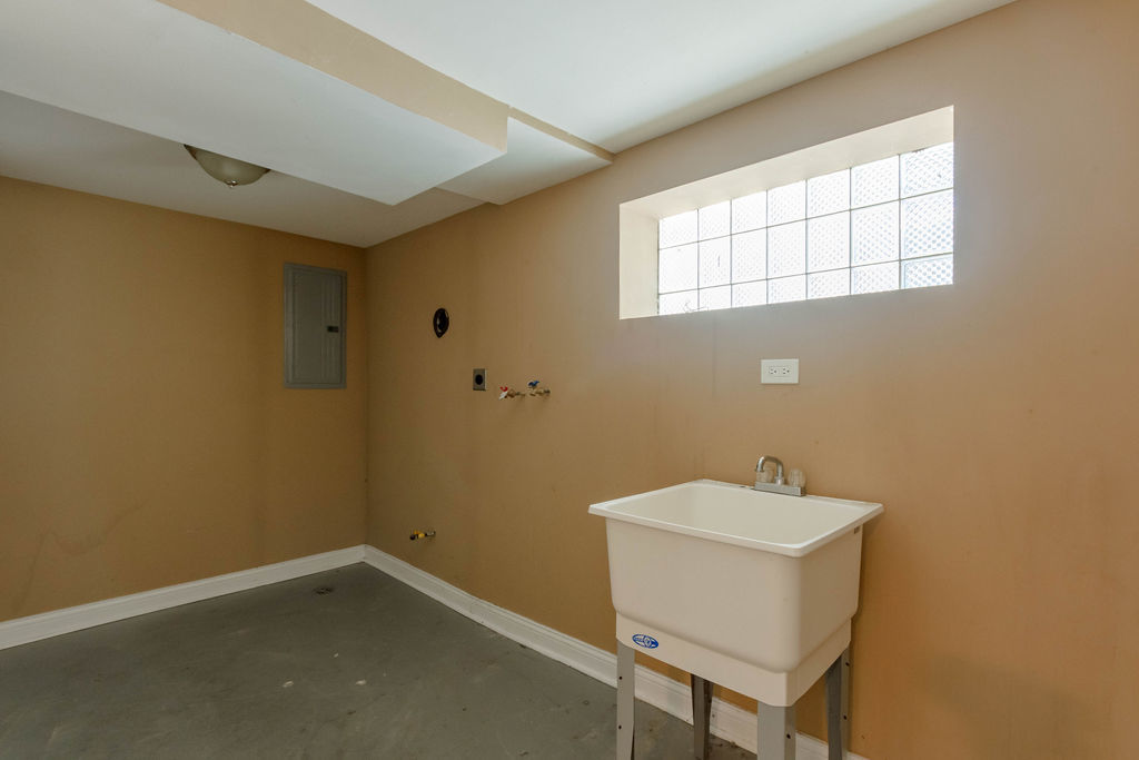 7933 S Constance Avenue, Chicago, IL 60617