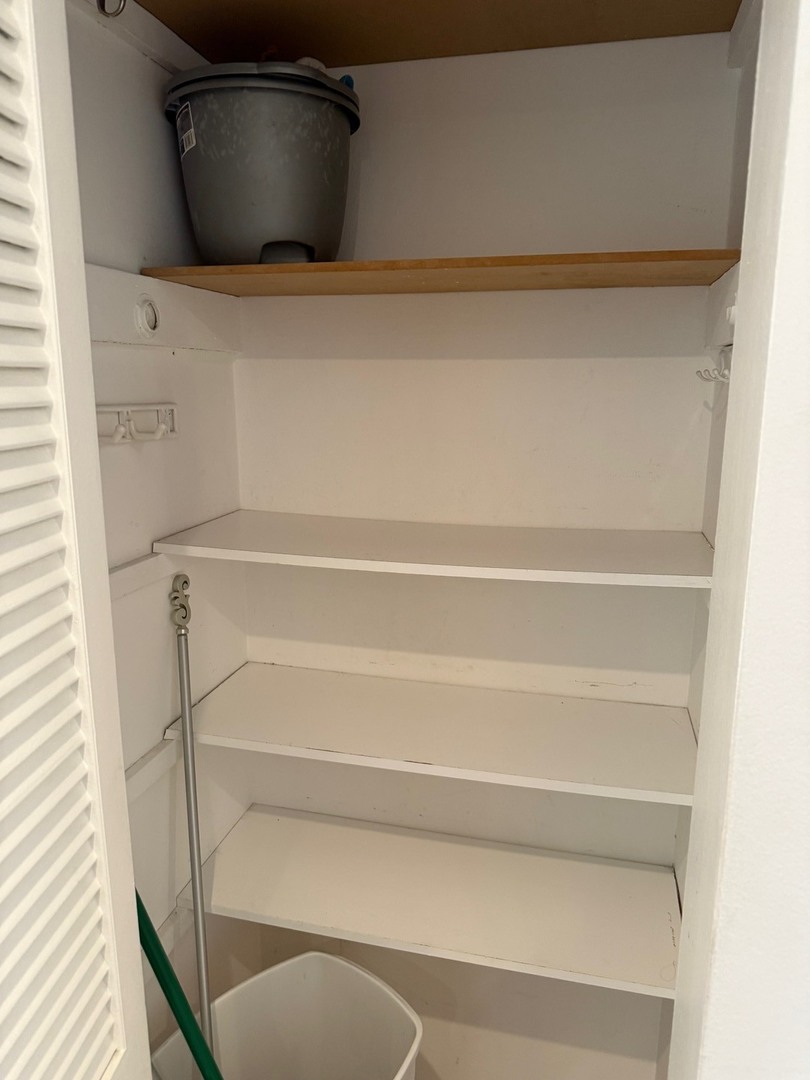 910 Beau Drive #211, Des Plaines, IL 60016