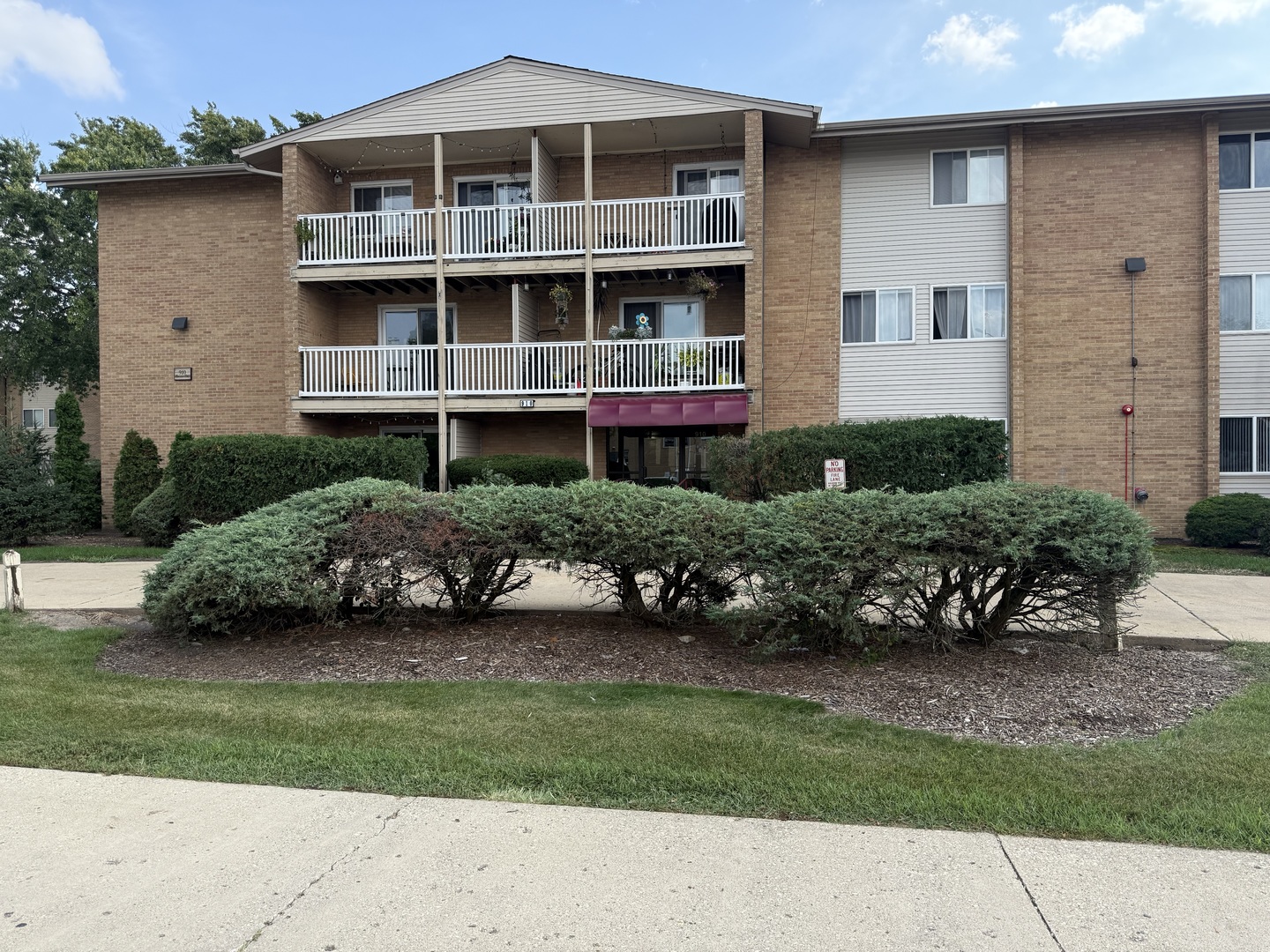910 Beau Drive #211, Des Plaines, IL 60016