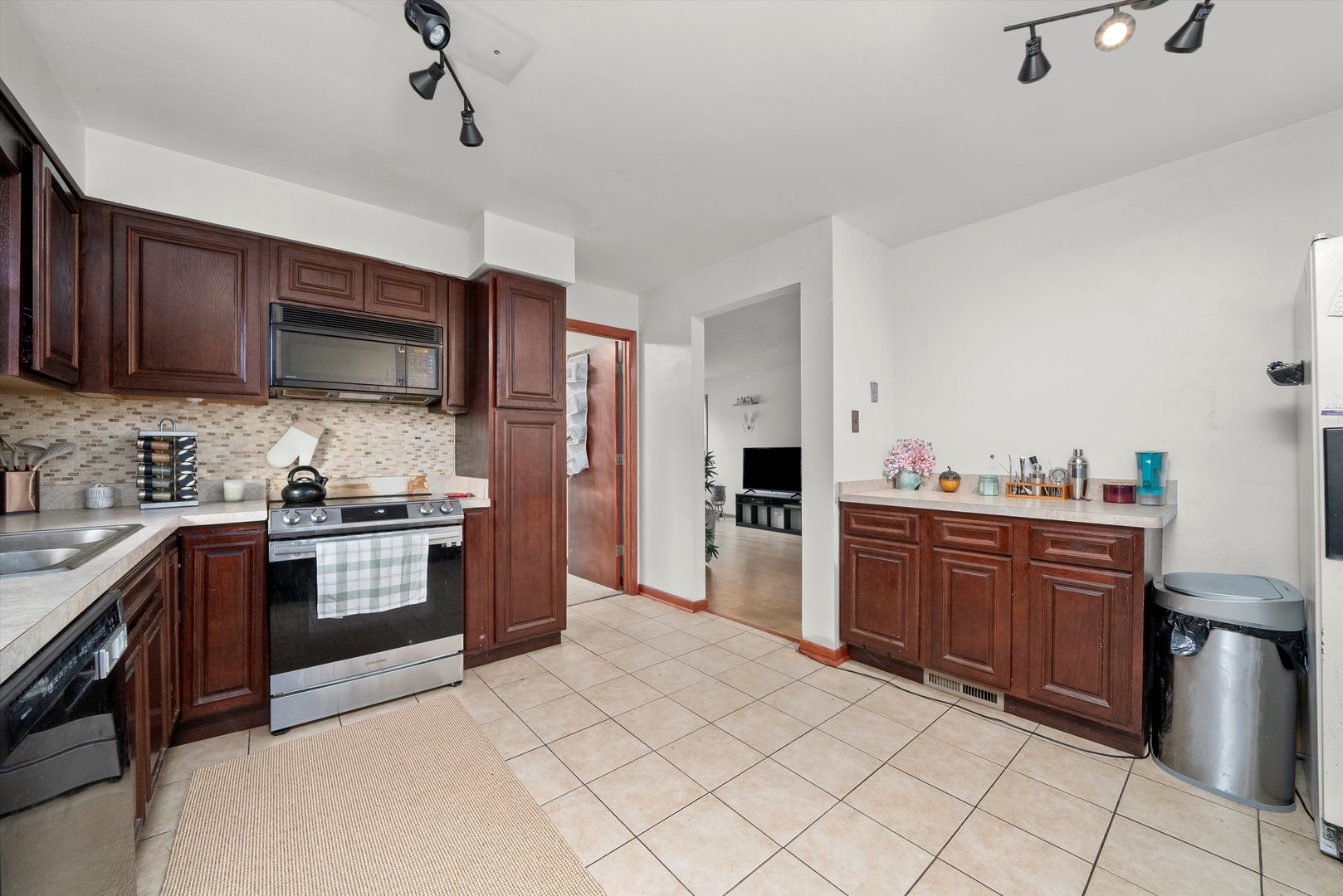 7228 S Oketo Avenue, Bridgeview, IL 60455