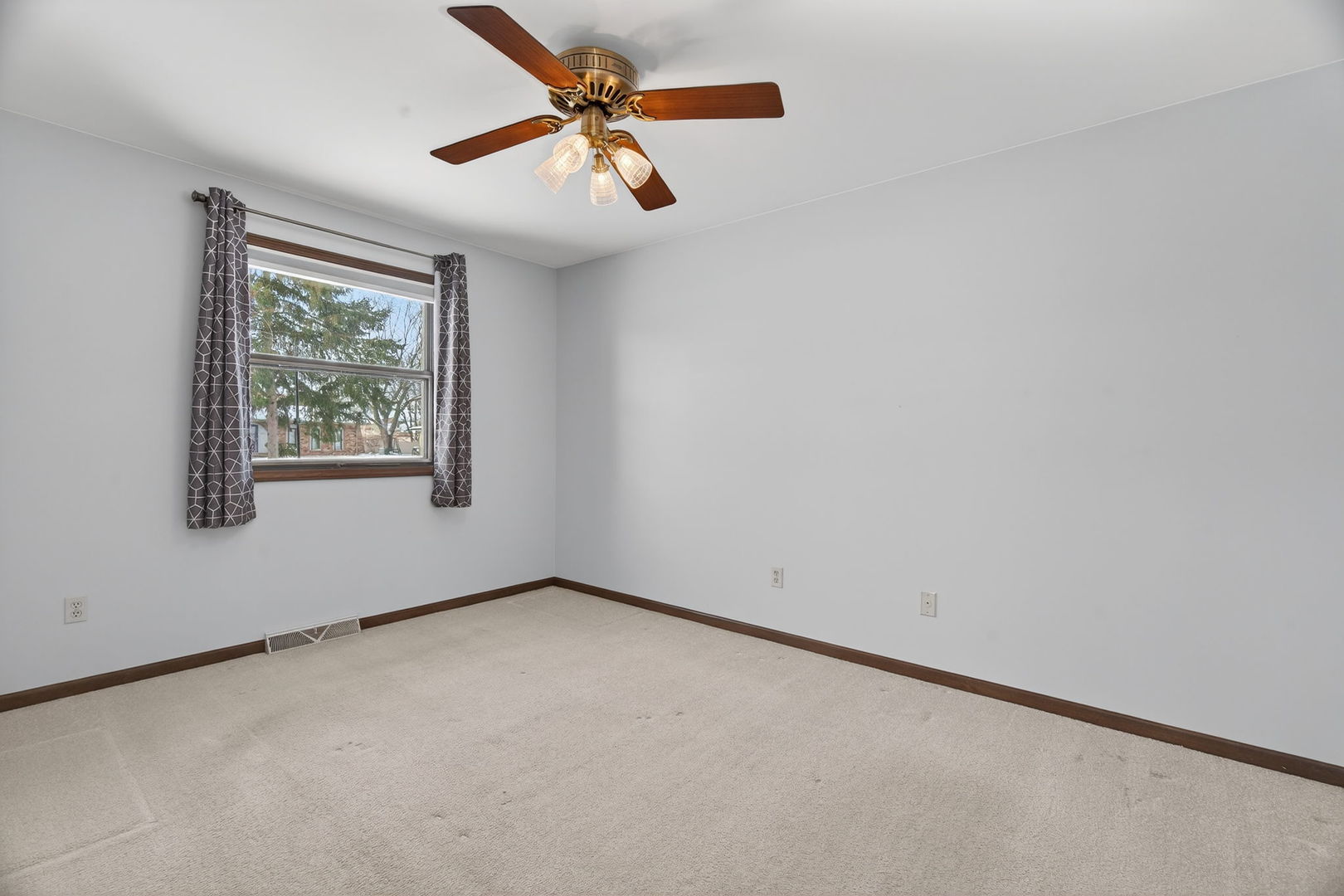 616 Ca Crest Drive, Shorewood, IL 60404