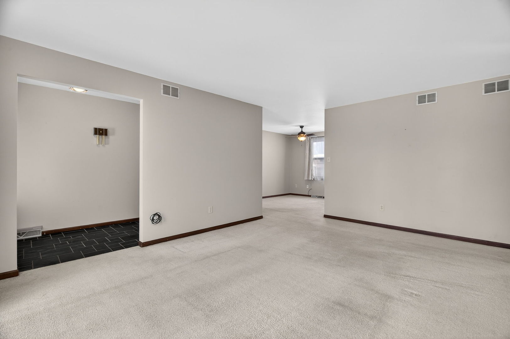 616 Ca Crest Drive, Shorewood, IL 60404