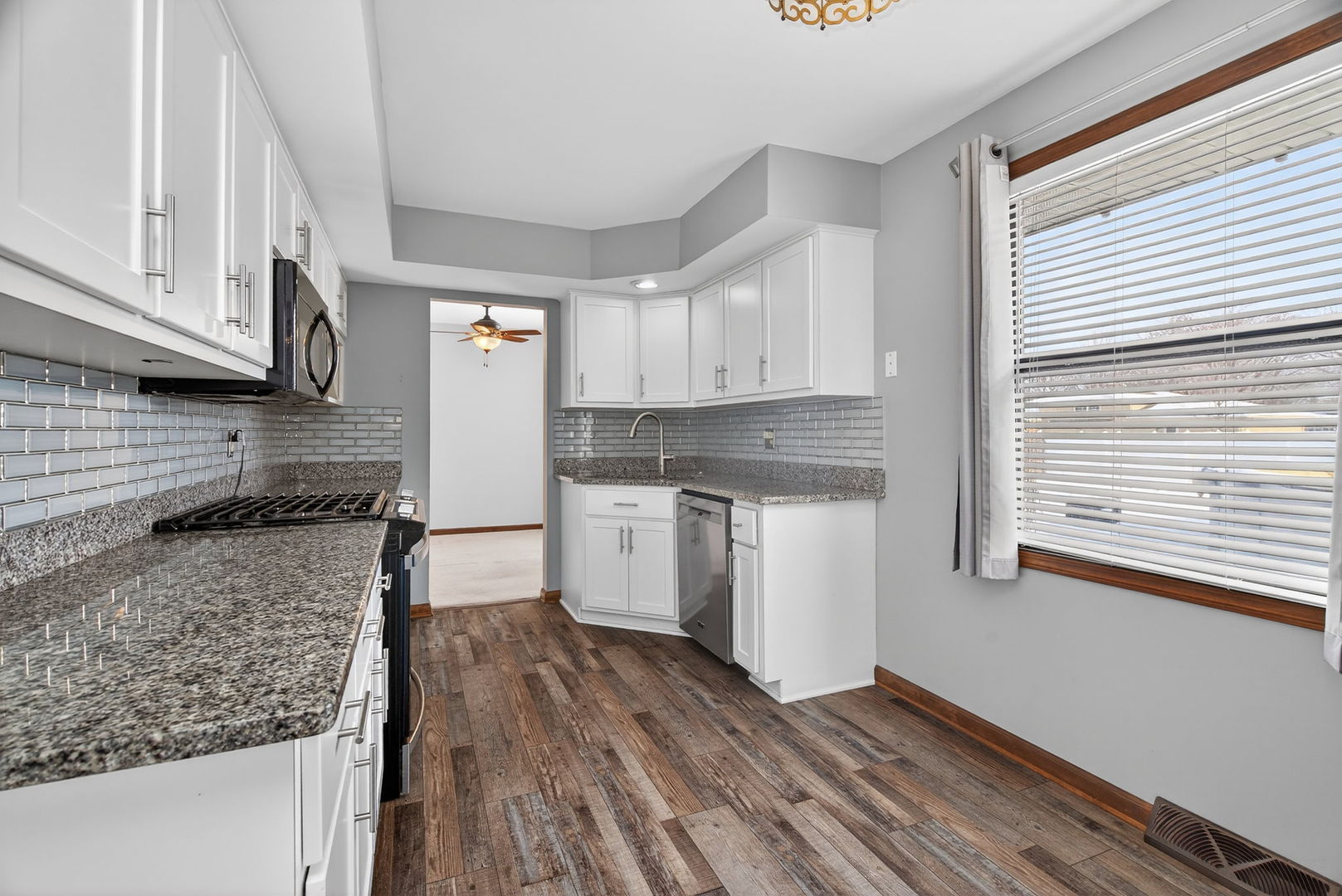 616 Ca Crest Drive, Shorewood, IL 60404