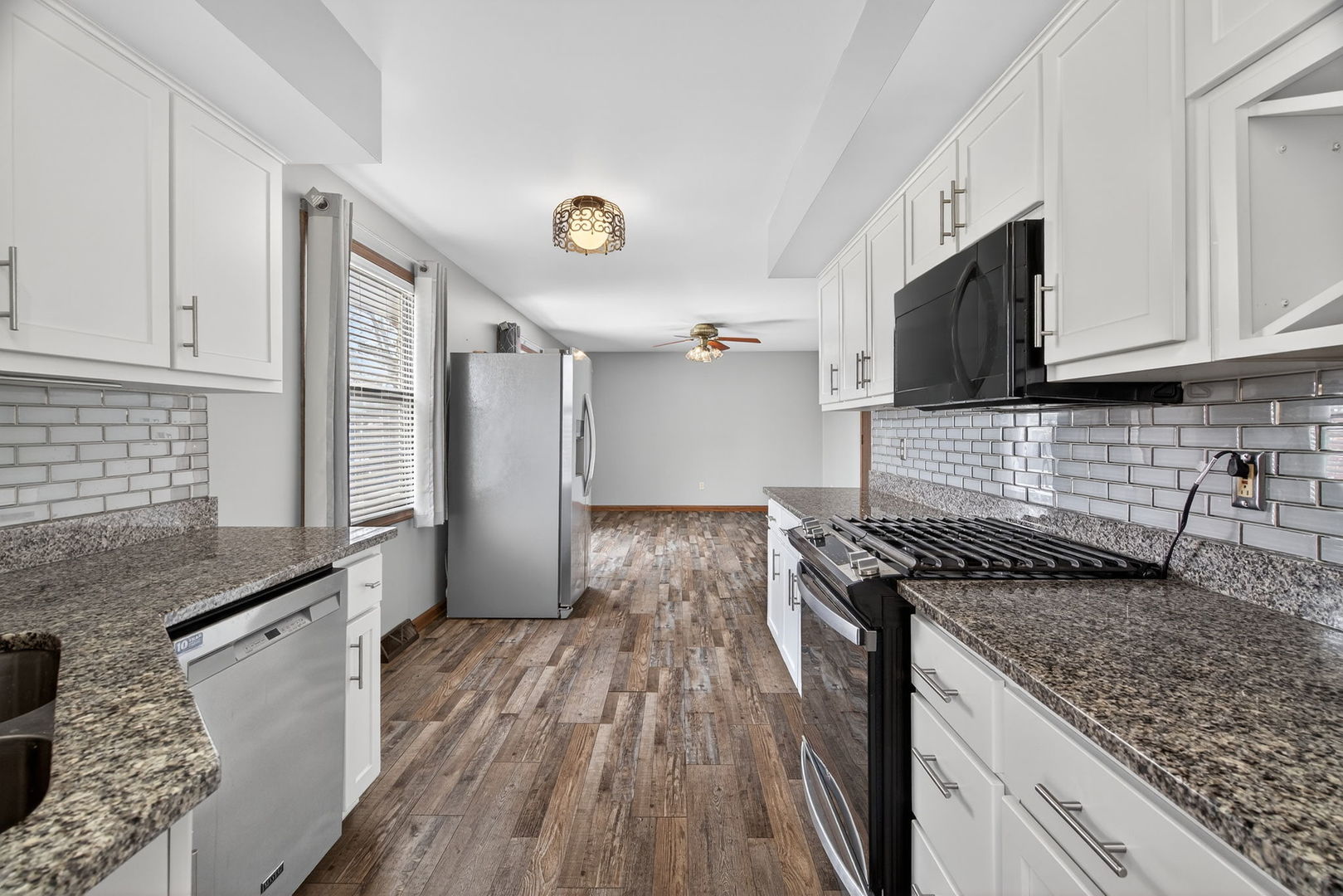 616 Ca Crest Drive, Shorewood, IL 60404